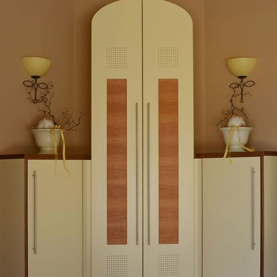 Dielenschrank in HPL