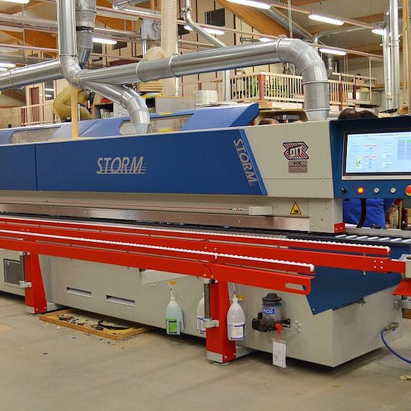Kantenanleimmaschine
