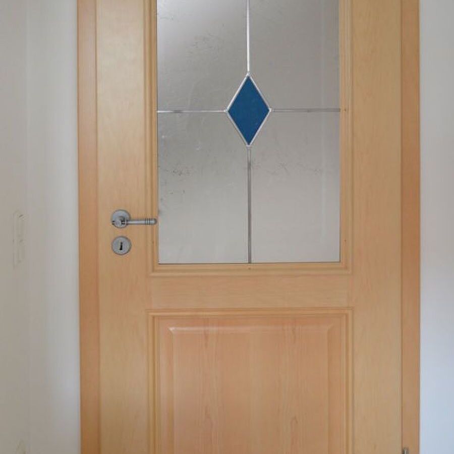 Zimmertüre mit Glasausschnitt in Ahorn Zimmertüre mit Glasausschnitt in Ahorn