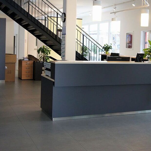 Ausstellung und Büro Ausstellung und Büro