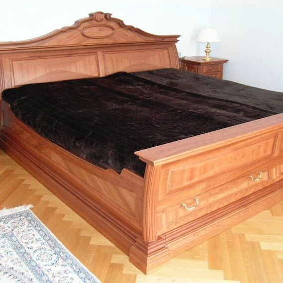 Bett in amerikanischer Kirsche Bett in amerikanischer Kirsche
