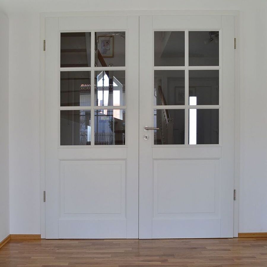 Zweiflügelige Zimmertüre in Weißlack Zweiflügelige Zimmertüre in Weißlack