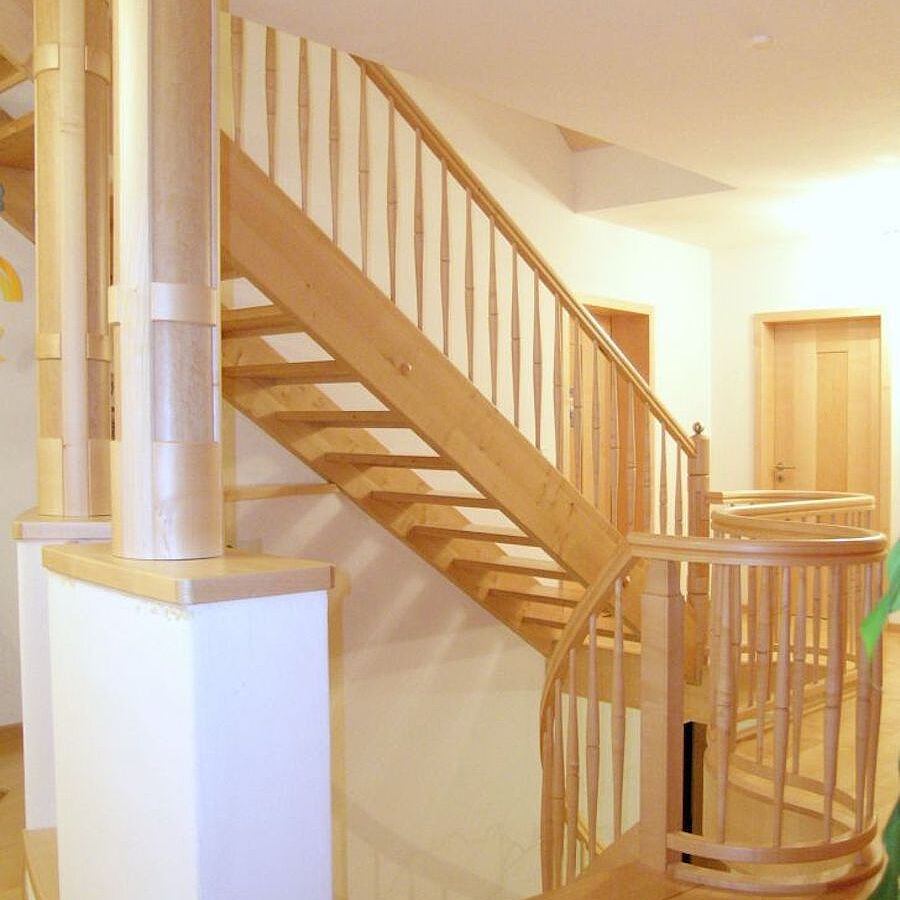 Galeriegeländer und Treppe in Ahorn Galeriegeländer und Treppe in Ahorn