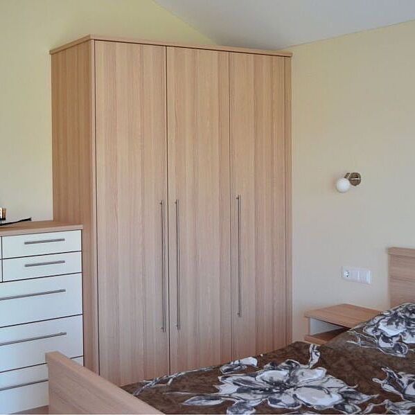 Schlafzimmerschrank in Eschendekor Schlafzimmerschrank in Eschendekor