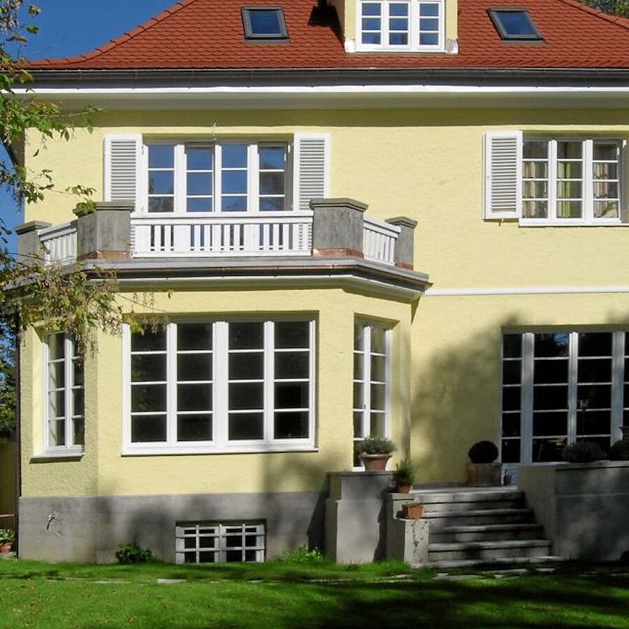 Holzfenster + Fensterläden