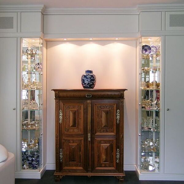 Wohnzimmerschrank in Weißlack Wohnzimmerschrank in Weißlack