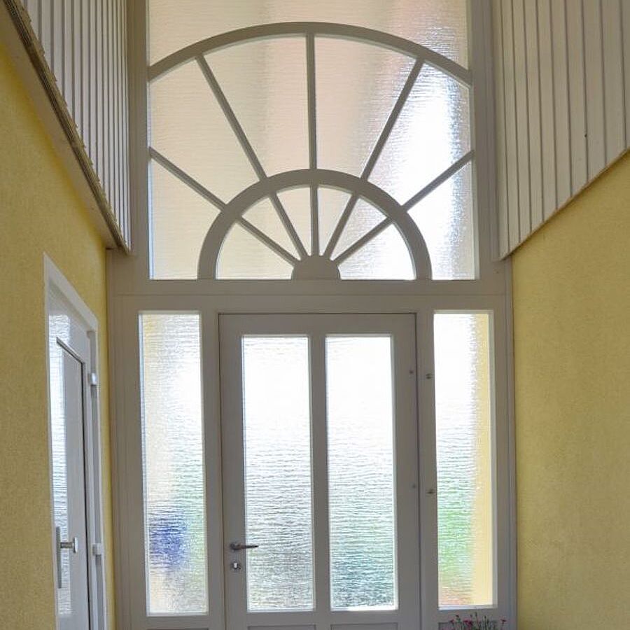 Windfangelement weiß lasiert Windfangelement weiß lasiert