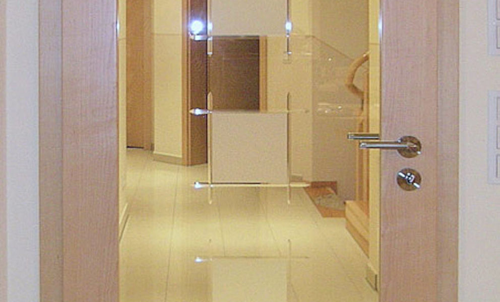 Zimmertüre mit großer Glasfüllung in Ahorn - Schreinerei Josef Schneider Kirchdorf
