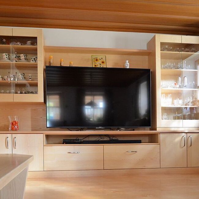 Wohnzimmerschrank in Esche Wohnzimmerschrank in Esche
