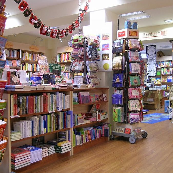Buchladeneinrichtung in Dekorspan